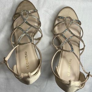 New never worn - Le Chateau heals